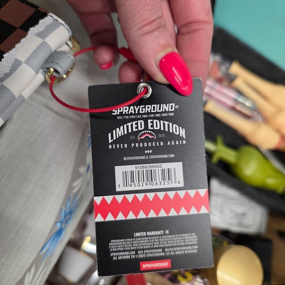 Sprayground CREAM AND BROWN TEAR CHECK CROSSOVER CLUTCH - Picture 4 of 6